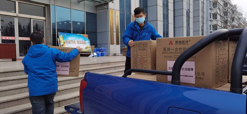 華全集團向濰坊經(jīng)濟開發(fā)區(qū)北城街道捐贈500套醫(yī)用防護服